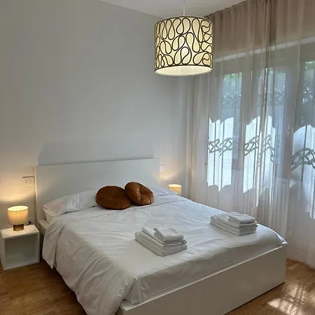 Il Balcone Nel Parco - Stanze Con Bagno Privato Hotel San Donato Milanese Exterior photo
